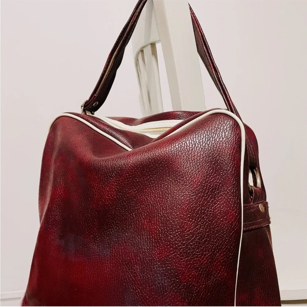 VINTAGE | Burgundy Duffel Faux Leather Travel Bowling Bag - Picture 9 of 9
